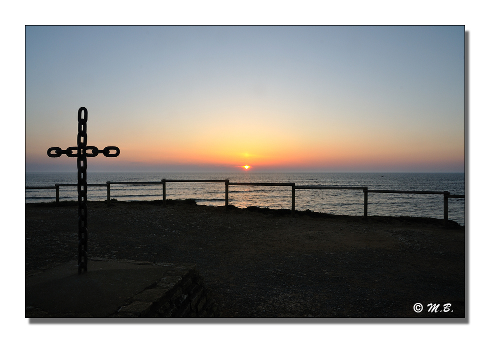 Une croix sur la mer