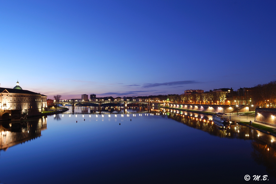 Garonne by night
